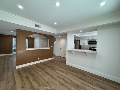 4059 Yankee Dr, Agoura Hills, CA, 91301-3556 | Card Image