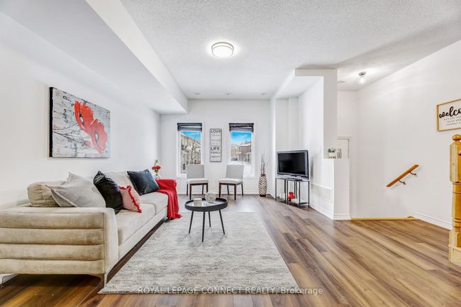 4 - 1050 Elton Way, House attached with 3 bedrooms, 3 bathrooms and 1 parking in Whitby ON | Image 6