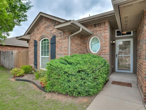 1004 Desert Trl, Yukon, OK, 73099-6803 | Card Image