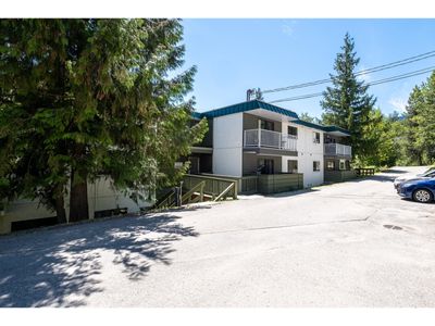 404 - 1611 Nickleplate Rd, Condo with 1 bedrooms, 1 bathrooms and null parking in Rossland BC | Image 3