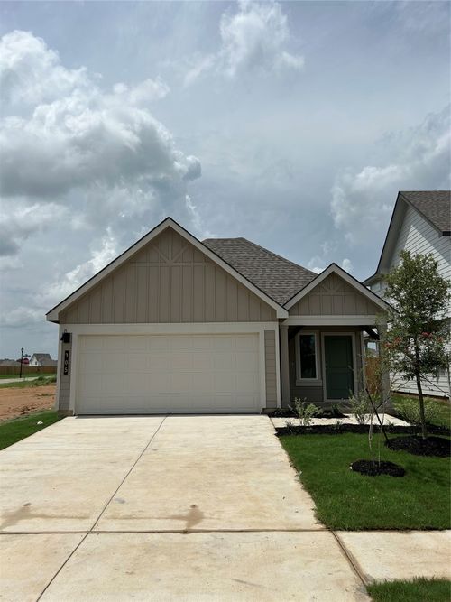 305 Randall Pl, Rockdale, TX, 76567-2289 | Card Image
