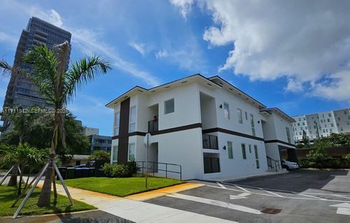 210 Se 10th St, Hallandale Beach, FL, 33009-7119 | Card Image