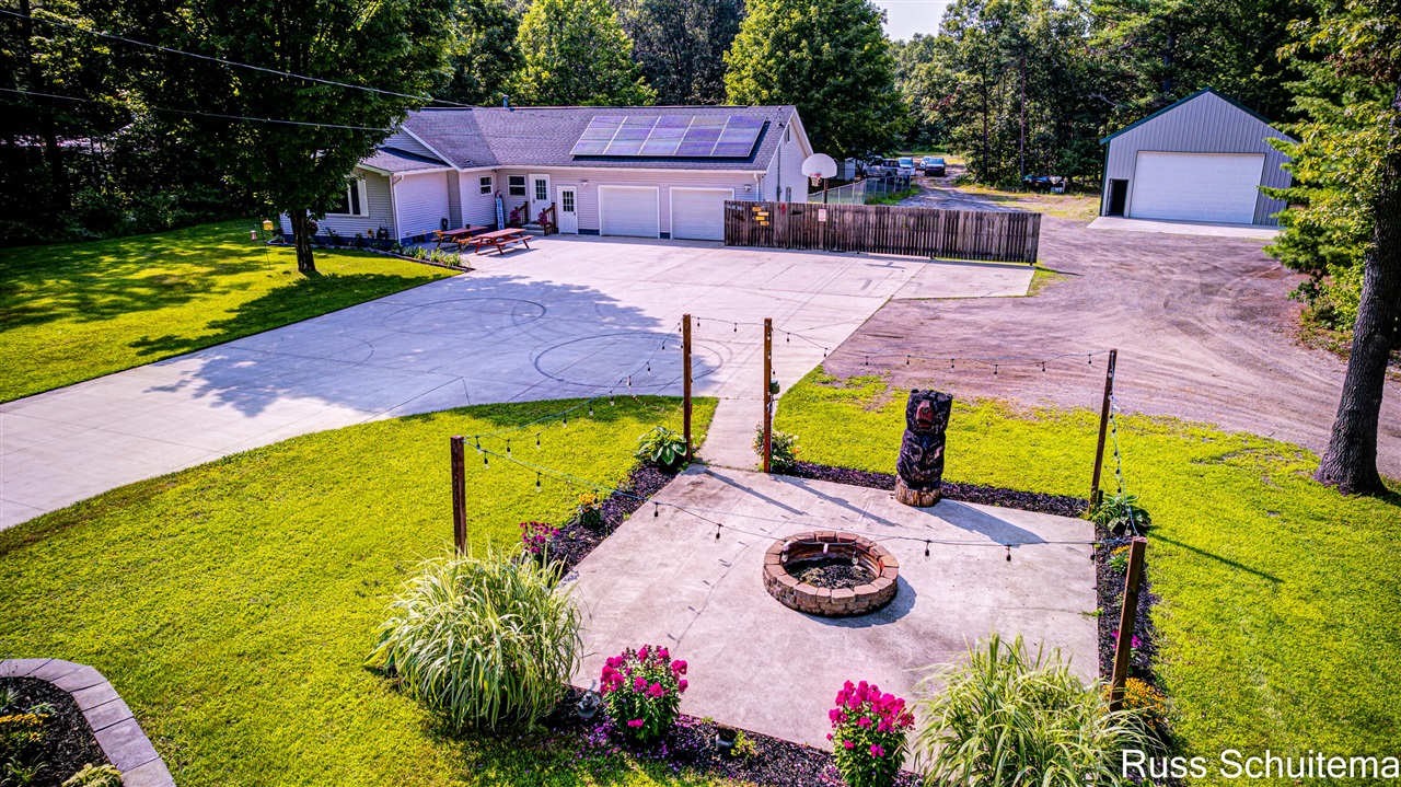 Holton Rd, Muskegon, MI 49445