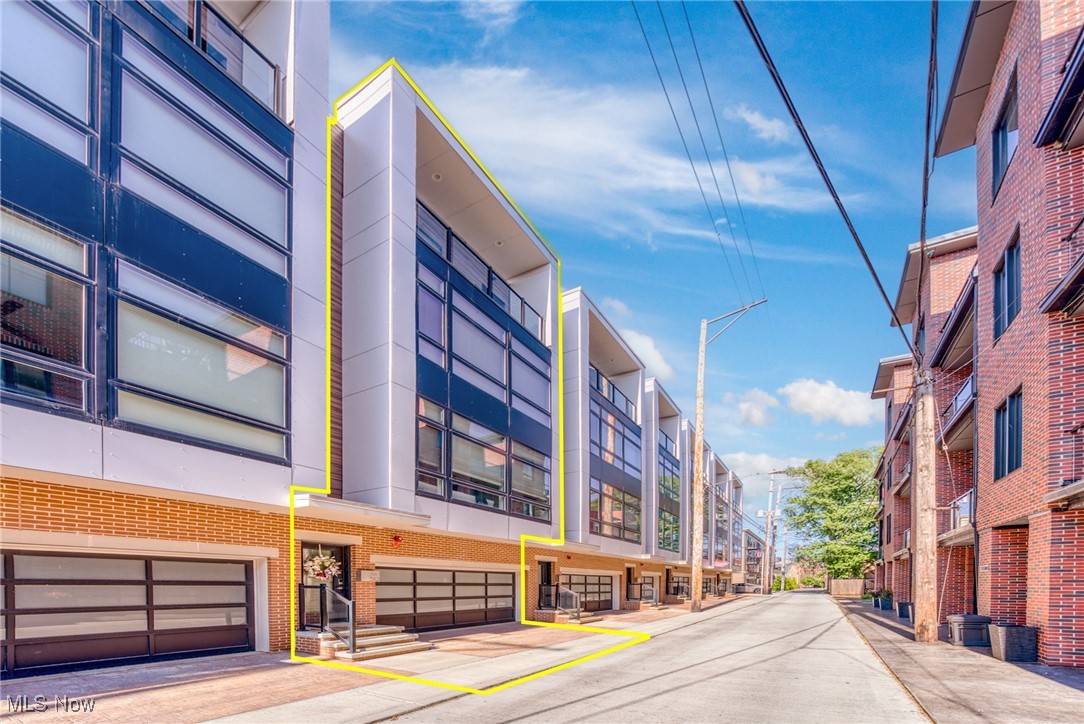 Vine Ct, Cleveland, OH 44113