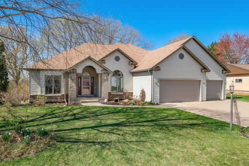 1556 W Young Dr, Onalaska, WI, 54650-8412 | Card Image