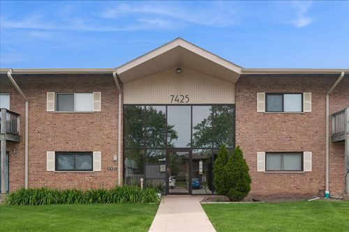 113-7425 Brookdale Dr, Darien, IL, 60561-4262 | Card Image