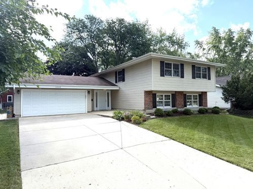 1395 Kingsdale Rd, Hoffman Estates, IL, 60169-1216 | Card Image
