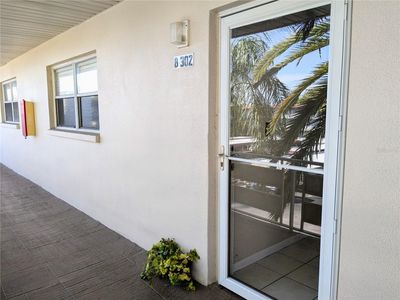 B302 - 5530 80 Th St N, Condo with 1 bedrooms, 1 bathrooms and null parking in SAINT PETERSBURG FL | Image 1