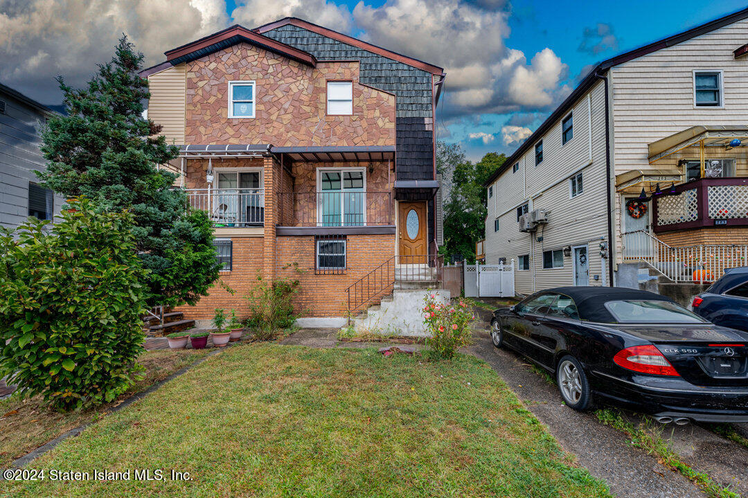 Ada Dr, Staten Island, NY 10314