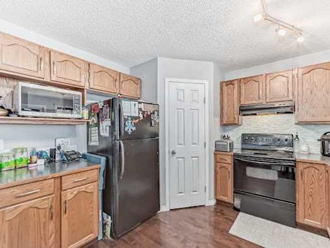 127 Hidden Creek Rise Nw, Home with 3 bedrooms, 2 bathrooms and 2 parking in Calgary AB | Image 17
