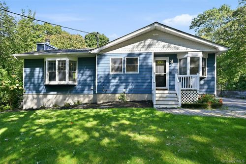 82 Oakwood Dr, Wading River, NY, 11792-1817 | Card Image