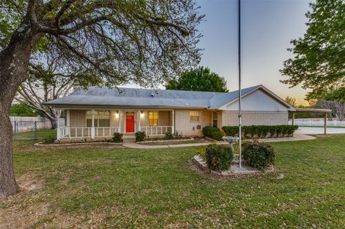 1606 E Bankhead Dr, Weatherford, TX, 76086-4611 | Card Image