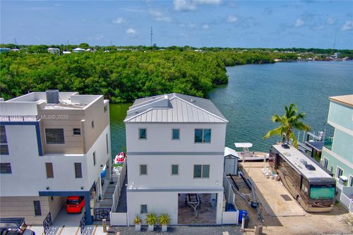 325 Calusa St, Key Largo, FL, 33037-2641 | Card Image