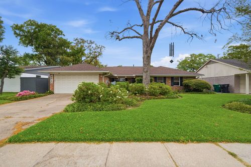 9910 Pine Lake Dr, Houston, TX, 77055-6108 | Card Image