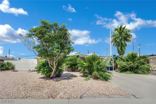 3223 Sundown Dr, Las Vegas, NV, 89169-2544 | Card Image