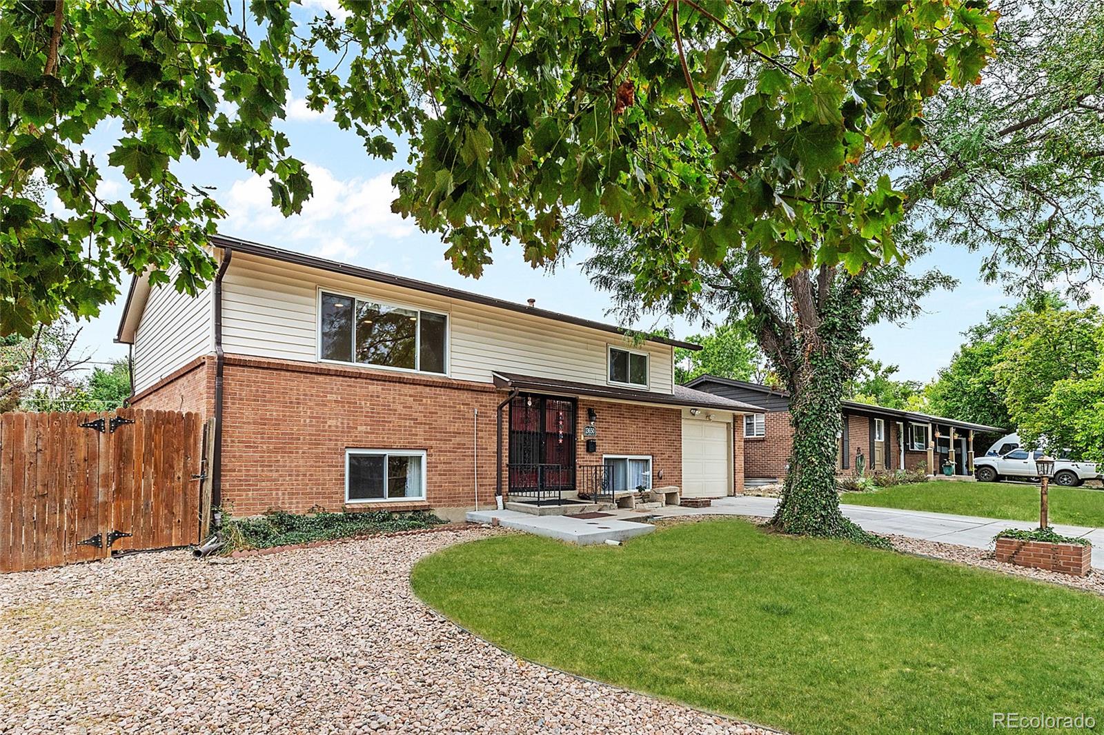 Dakota Pl, Aurora, CO 80012
