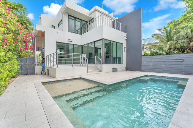 1 - 640 Fernwood Rd, Townhouse with 4 bedrooms, 3 bathrooms and null parking in Key Biscayne FL | Image 21