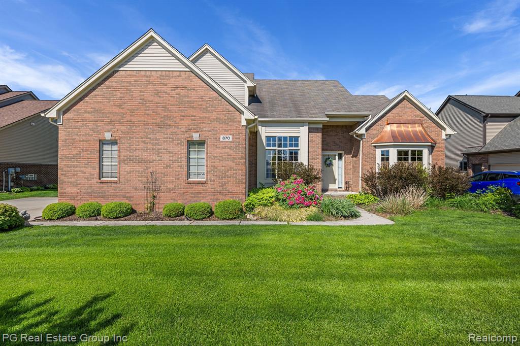 Woodside Dr, Oxford, MI 48371