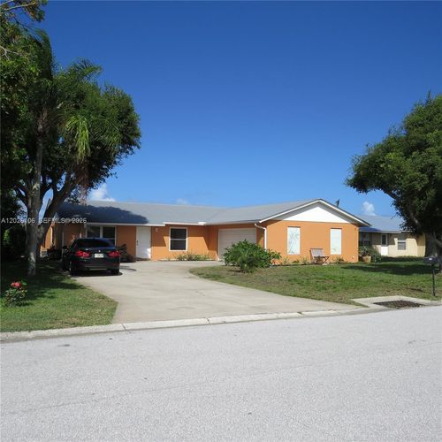 9051 Se Eagle Ave, Hobe Sound, FL, 33455 | Card Image