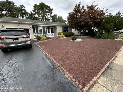 27 Oakfield Road, Home with 2 bedrooms, 1 bathrooms and null parking in Toms River NJ | Image 2