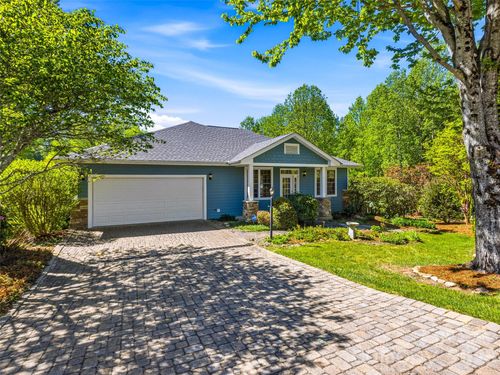 35 Stonecrest Ct, Flat Rock, NC, 28731-7762 | Card Image