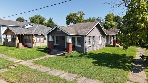 300 E James St, Baytown, TX, 77520-5055 | Card Image
