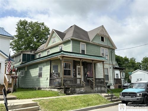 323 Newland Ave, Jamestown, NY, 14701-6816 | Card Image
