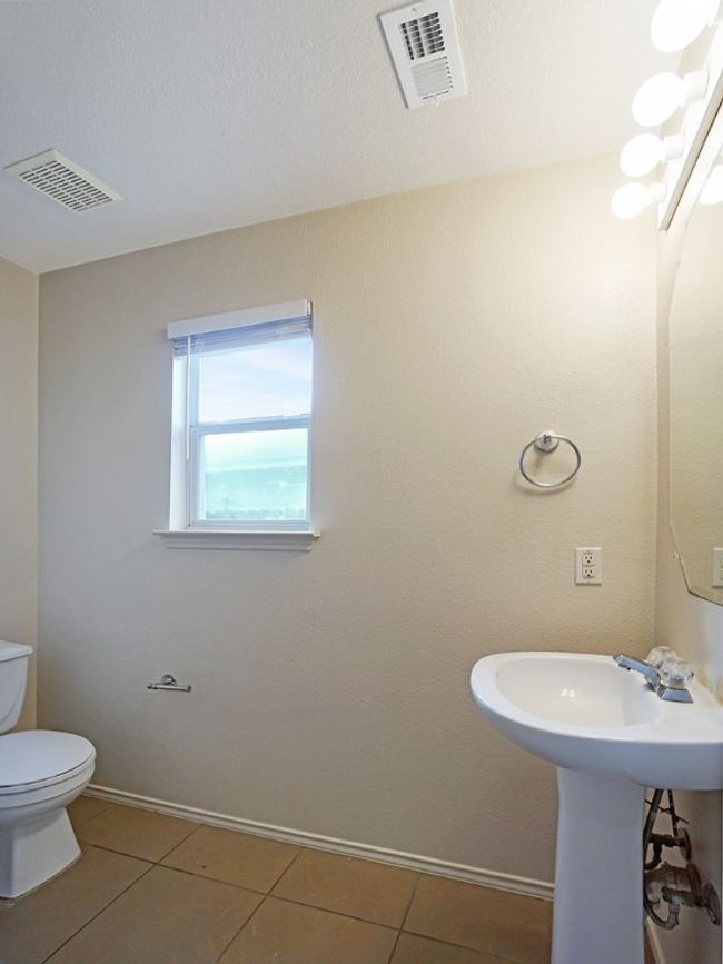 11404 Briarcreek Loop, House other with 3 bedrooms, 3 bathrooms and 4 parking in Manor TX | Image 8