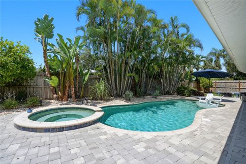 1122 45th Ave Ne, St Petersburg, FL, 33703-5248 | Card Image