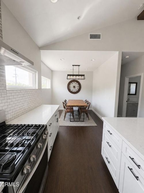 11000 Penrose Street, Los Angeles, CA, 91352 | Card Image