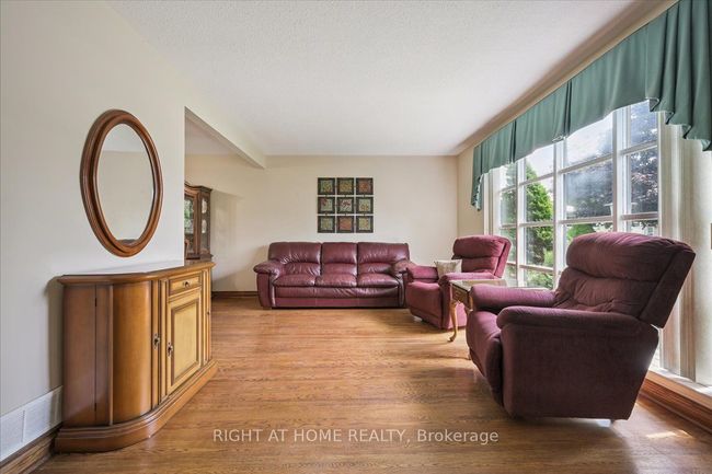 12 Eldon Crt, House other with 3 bedrooms, 2 bathrooms and 4 parking in Brampton ON | Image 7