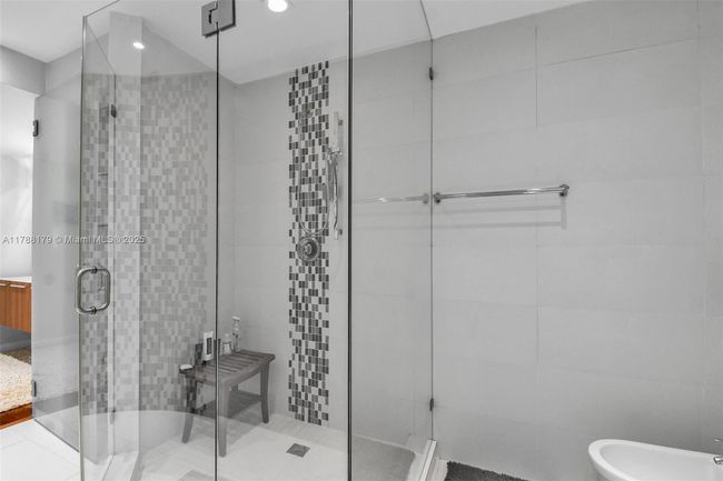 PHH - 9225 Collins Ave, Condo with 3 bedrooms, 3 bathrooms and null parking in Surfside FL | Image 29
