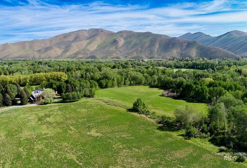 40 Fox Hollow Gulch Rd, Bellevue, ID, 83313-5000 | Card Image