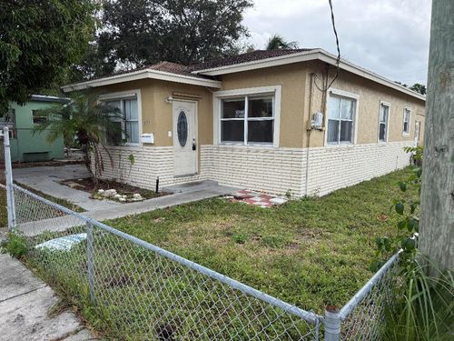 926 14th St, West Palm Beach, FL, 33401-2508 | Card Image