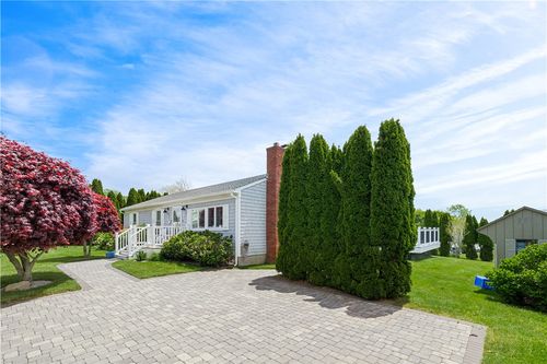 35 Willow Ave, Narragansett, RI, 02882-6310 | Card Image