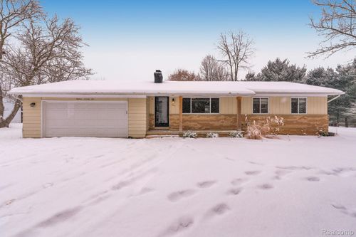 1875 Gray Rd, Howell, MI, 48843-9105 | Card Image