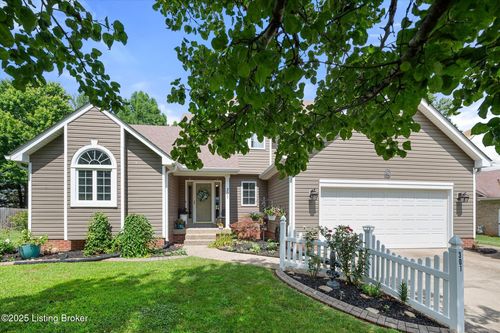 301 Stoneledge Dr, Mt Washington, KY, 40047-7387 | Card Image