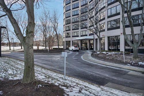 ste-3206-5000 Town Ctr, Southfield, MI, 48075-1118 | Card Image