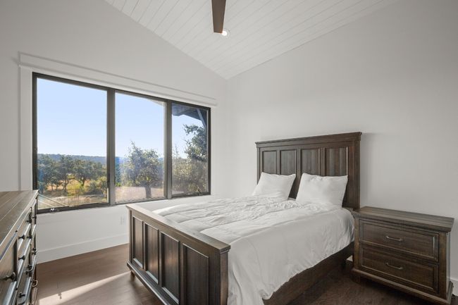 Additional guest room is light filled and spacious. | Image 18
