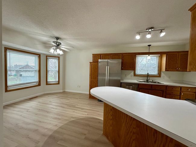 Eat-in Kitchen | Image 7