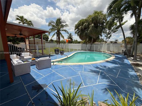 861 W 51st Pl, Hialeah, FL, 33012-3429 | Card Image