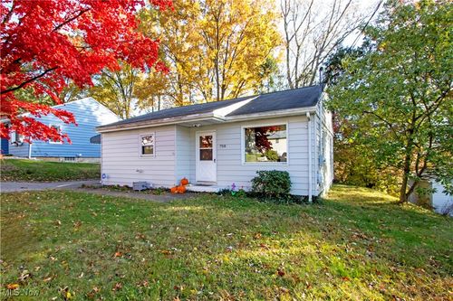 758 Western Dr, Wooster, OH, 44691-2734 | Card Image