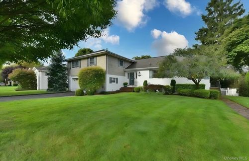 136 Lee Rd, Garden City, NY, 11530-1026 | Card Image