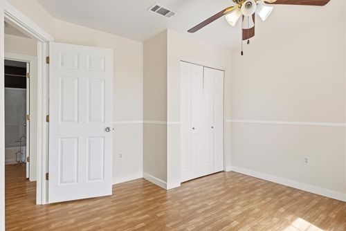 240 Park Meadow Dr, Jarrell, TX, 76537-1320 | Card Image