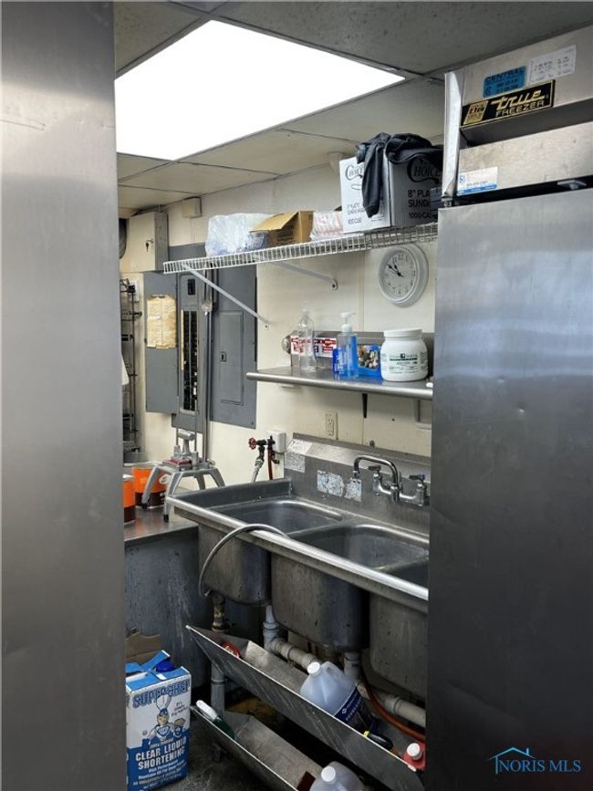 dishwashing area | Image 6