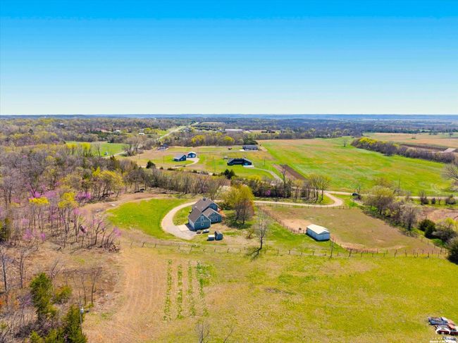 11096 43 Rd St, Home with 3 bedrooms, 3 bathrooms and null parking in Perry KS | Image 33