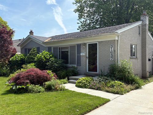 31637 Wyoming St, Livonia, MI, 48150-3853 | Card Image