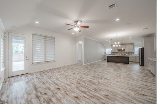 612 Rawlins Ln, Fort Worth, TX, 76131-1063 | Card Image