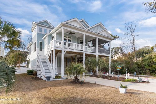 107 Se 44th St, Oak Island, NC, 28465-5500 | Card Image
