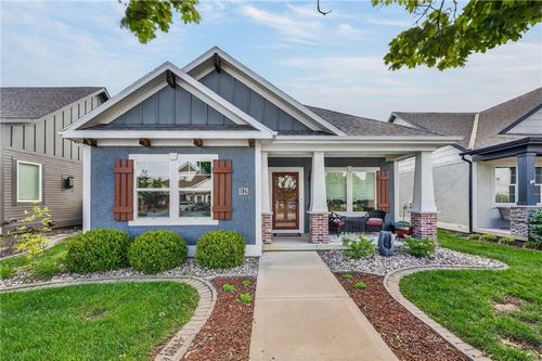 8125 N Farley Ave, Kansas City, MO, 64158-7695 | Card Image